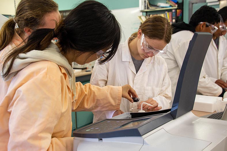 NanoCamp students in the lab