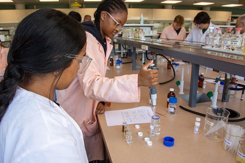 NanoCamp students in the lab