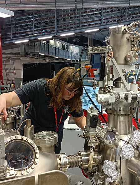 Caitlin Casey-Stevens using the ultra-high vacuum set-up at the Australian Synchrotron