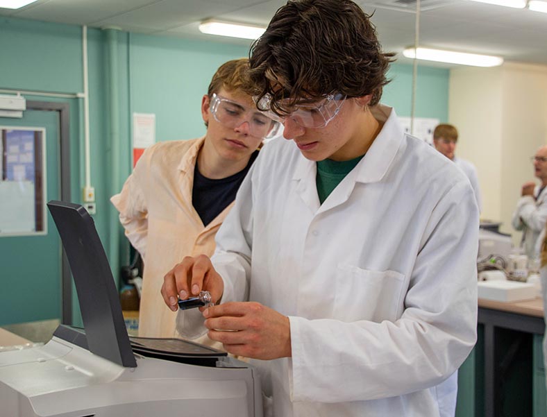 NanoCamp students in the lab